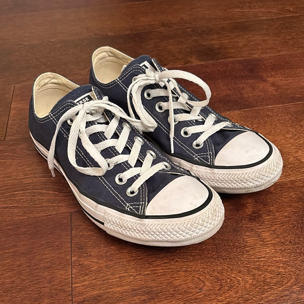Converse navy blue low top sneakers